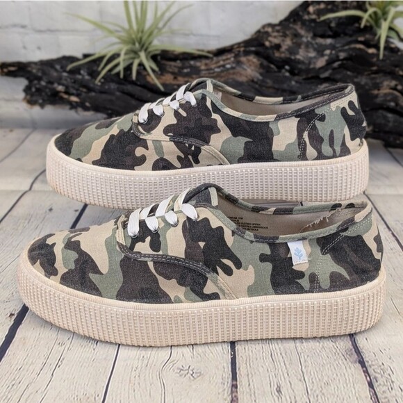 Steve Madden Cool Planet Stream Green Camo Platform Lace-up Sneakers - Picture 4 of 8